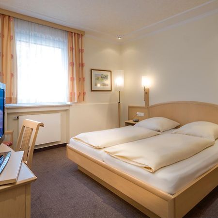Hotel Gasthof Zur Post Unterfoehring Ruang foto