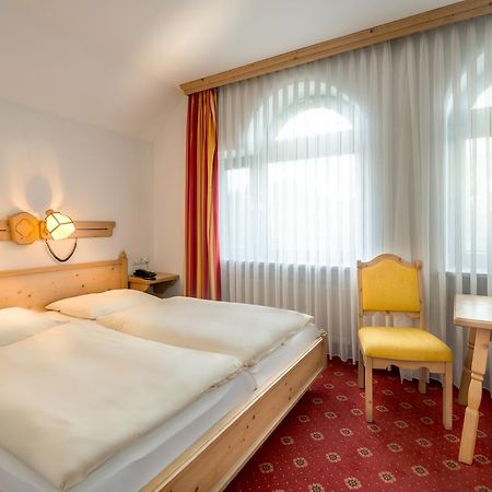 Hotel Gasthof Zur Post Unterfoehring Bagian luar foto