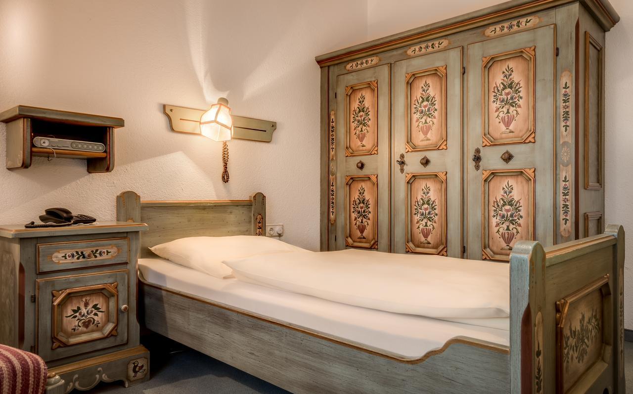 Hotel Gasthof Zur Post Unterfoehring Ruang foto