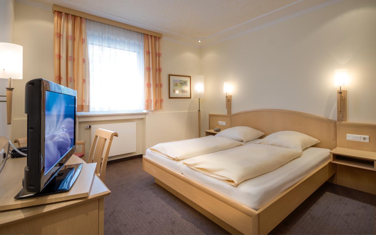 Hotel Gasthof Zur Post Unterfoehring Ruang foto