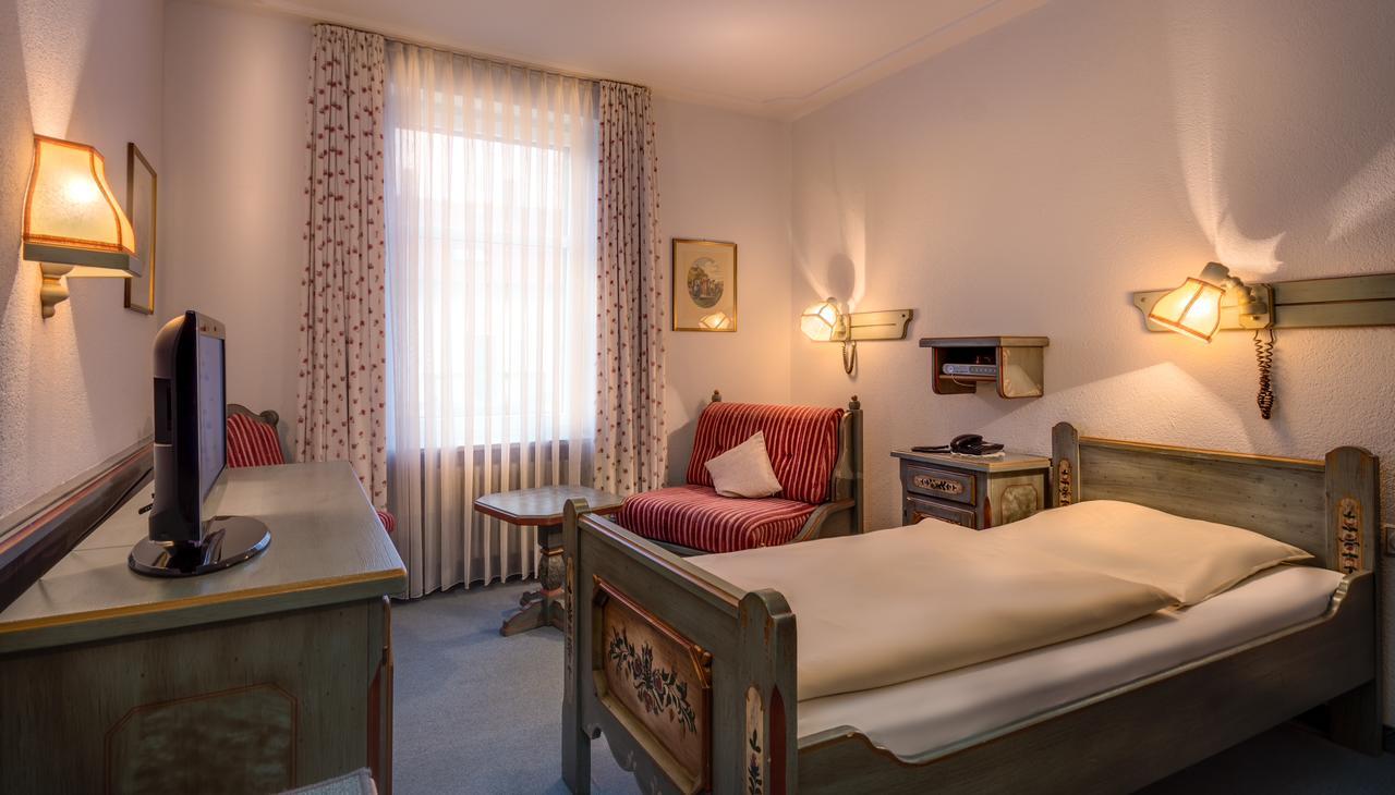 Hotel Gasthof Zur Post Unterfoehring Bagian luar foto
