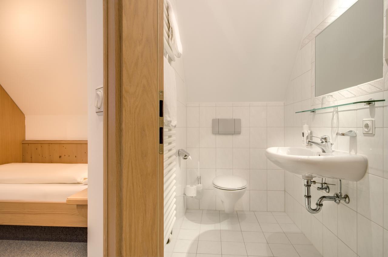 Hotel Gasthof Zur Post Unterfoehring Bagian luar foto