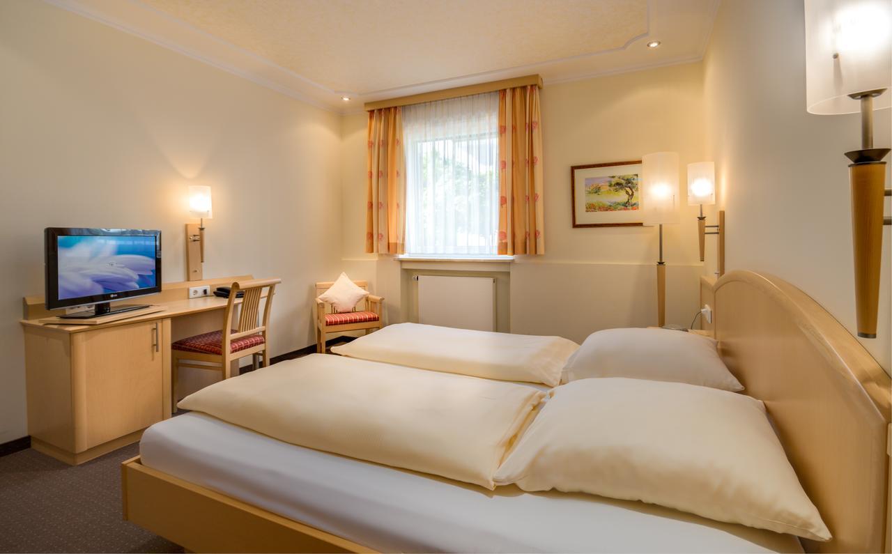 Hotel Gasthof Zur Post Unterfoehring Bagian luar foto