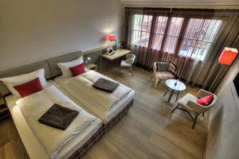 Hotel Gasthof Zur Post Unterfoehring Bagian luar foto